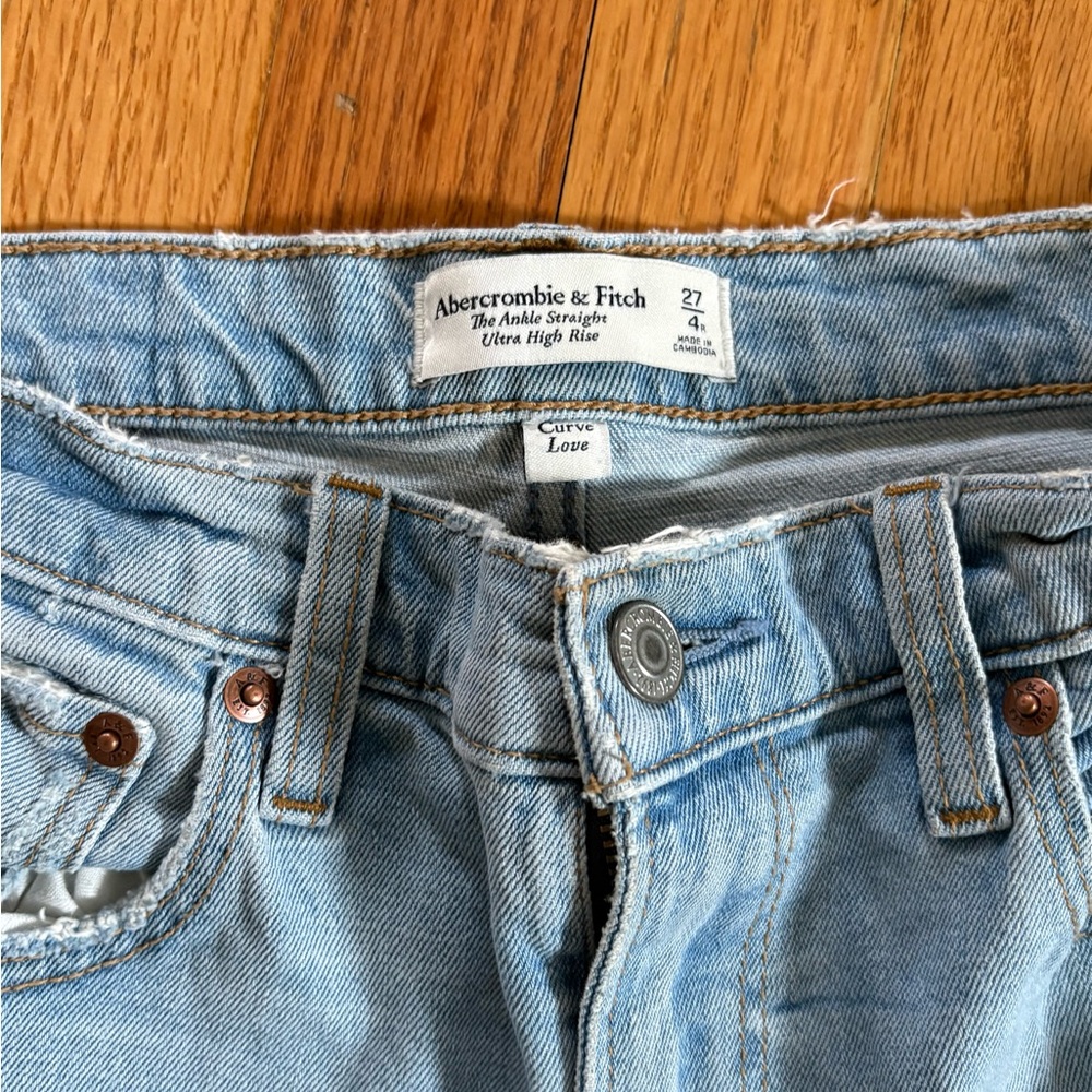 Abercrombie & Fitch Distressed Ankle Straight Ultra High Rise Size 27/4 - Picture 3 of 3